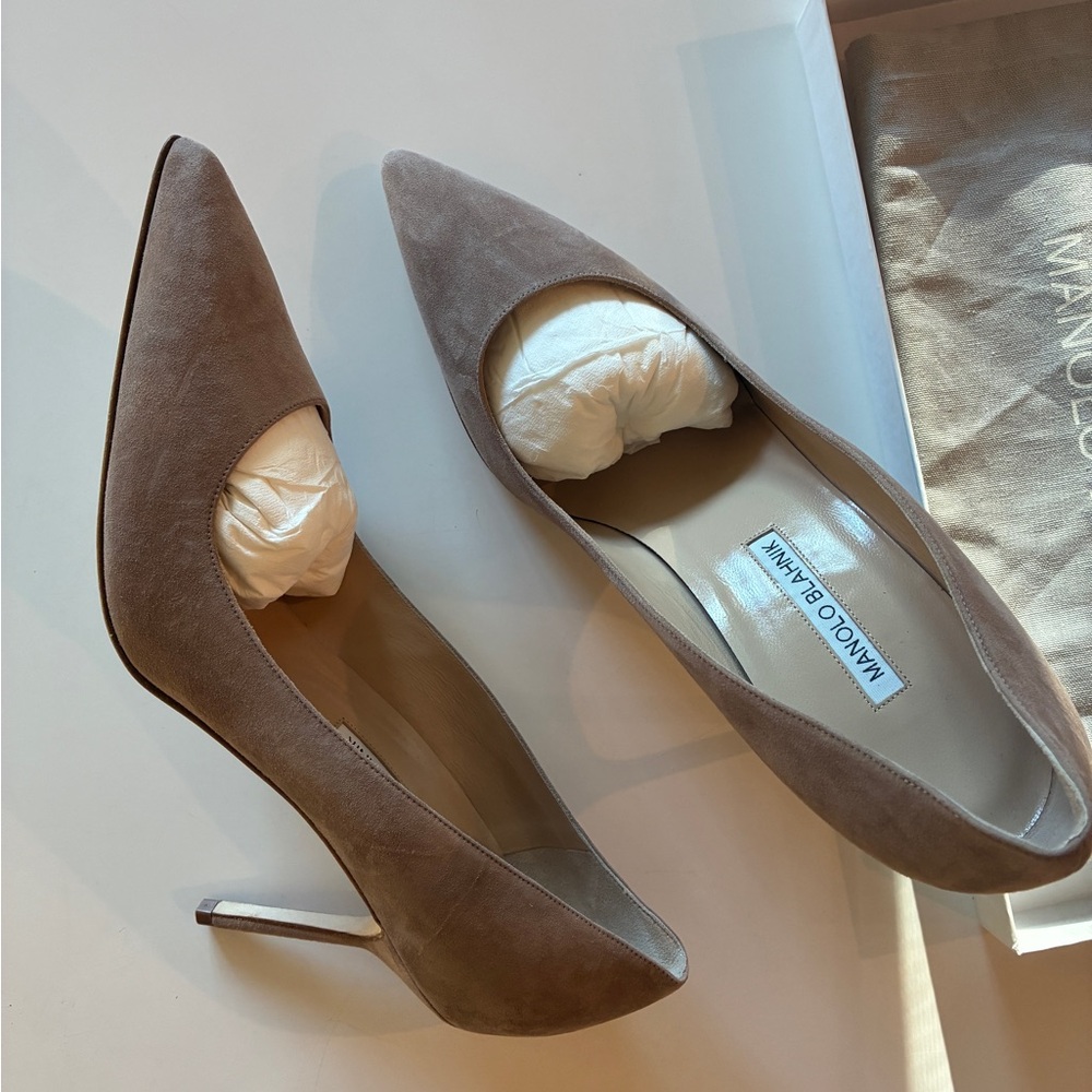 NIB Manolo Blahnik BB 90 Suede Pumps in DNUD (Taupe) – Size 39.5 – New in Box
